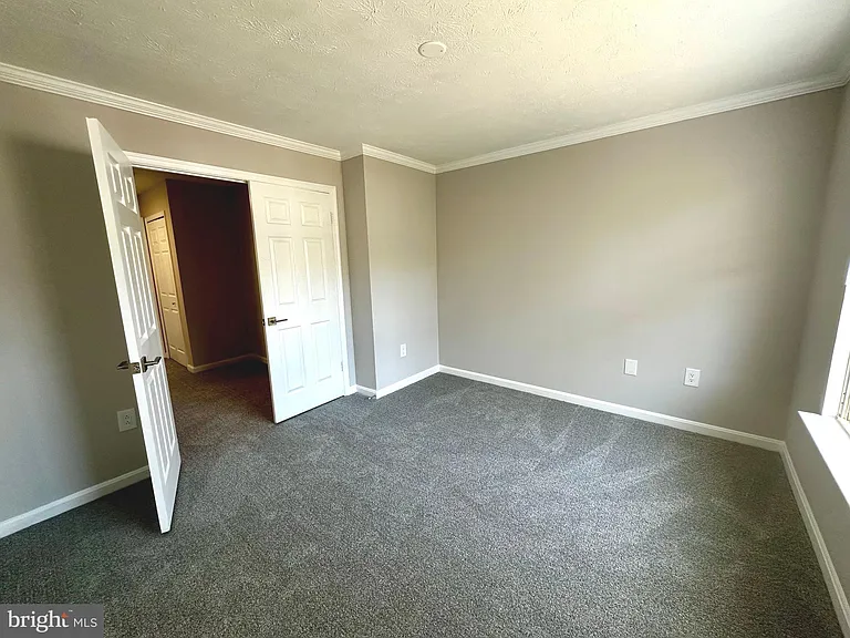 404 Cabin Ct — Photo 35