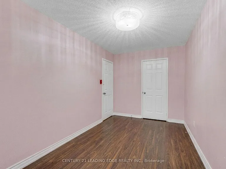 7166 Sandhurst Dr — Photo 25