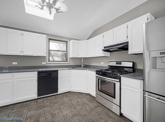 4th image of 29W060 Bolles Ave