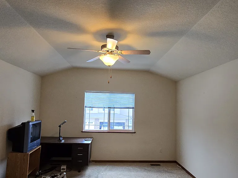 823 SE Crossings Ln — Photo 12