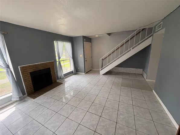 17230 Imperial Valley Dr APT 24, Houston, TX 77060