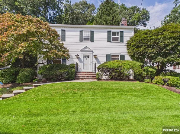 318 Beechwood Road, Ridgewood, NJ 07450