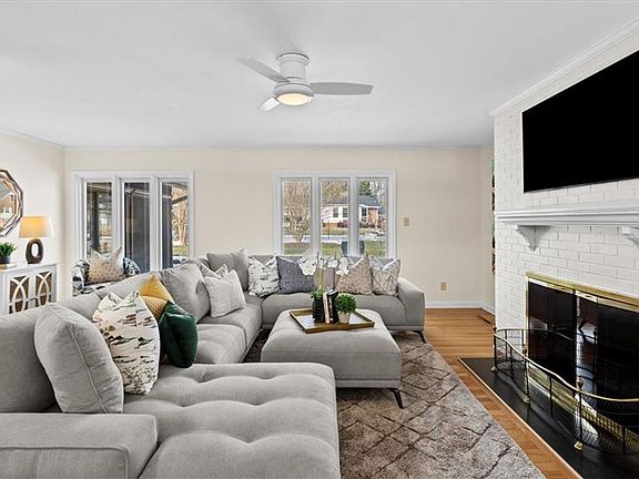 5th image of 2912 W Cornwallis Dr