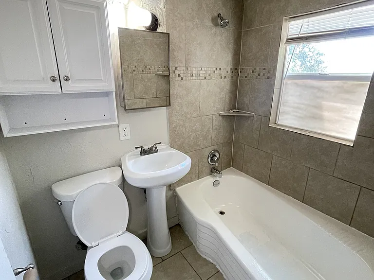 2915 Madison Ave — Photo 15
