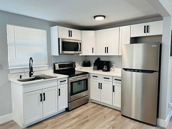 2nd image of 210 Pierce Ave #1