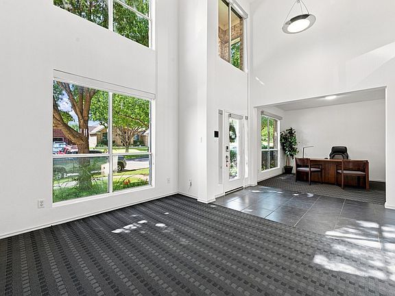 5th image of 8125 Geranium Ln