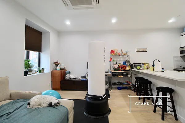 Rented by Grand & Co. | media 8