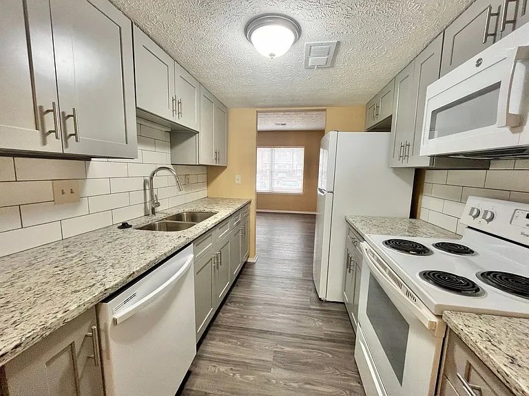 6418 Meadow Rue Dr — Photo 10