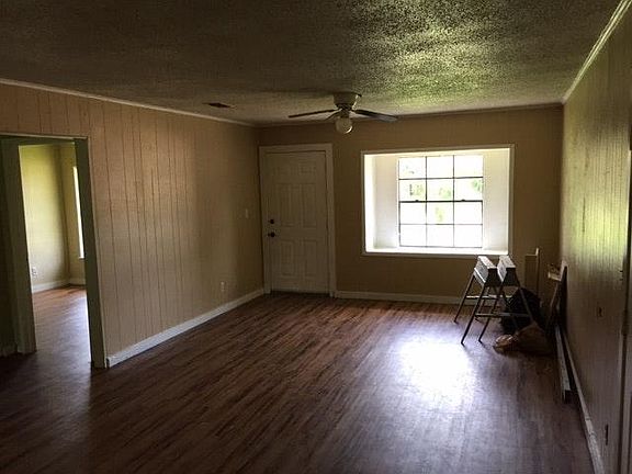 Large living/dining area