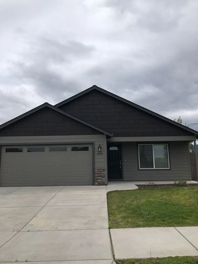 3 Bedroom 2 Bath Home — Photo 1