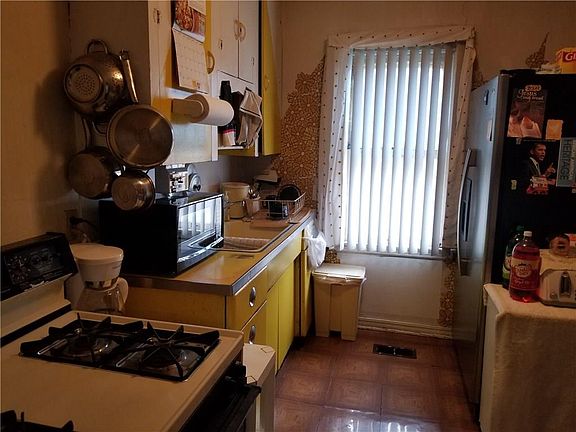 5th image of 2508 NE 17th St