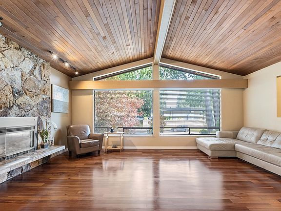 5th image of 6457 Summit Cres