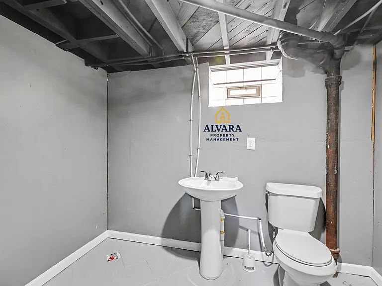 5164 Hereford St — Photo 15