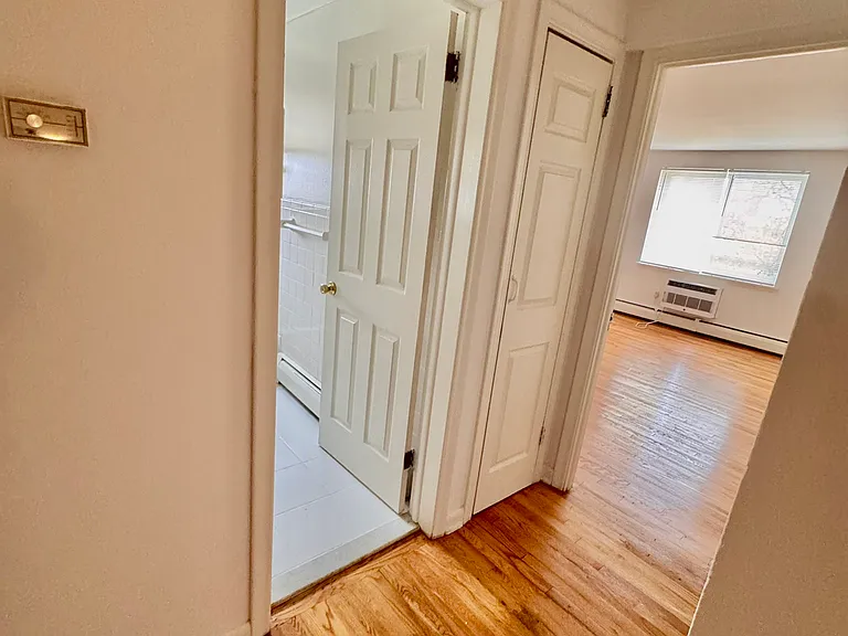 711 Farmington Ave — Photo 8