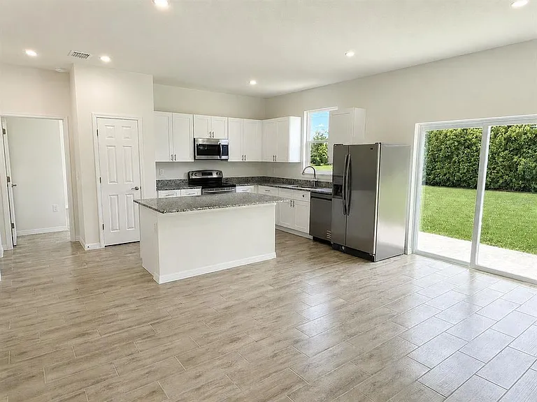15010 Community Ave — Photo 13