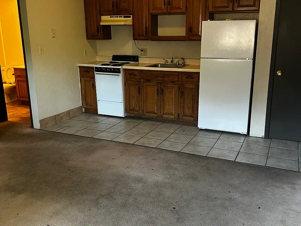 51 Hazel St #4