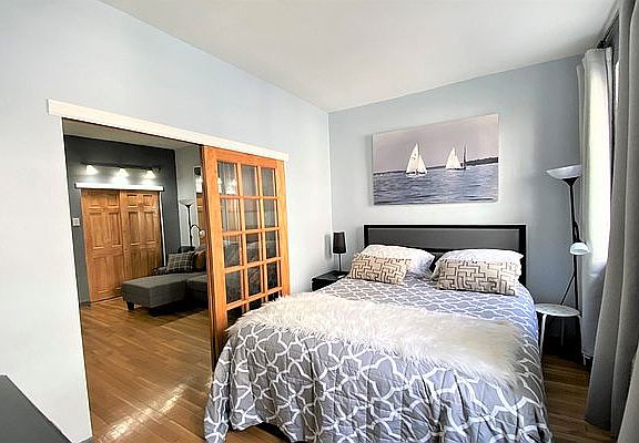4th image of 230 E 52nd St APT 2C