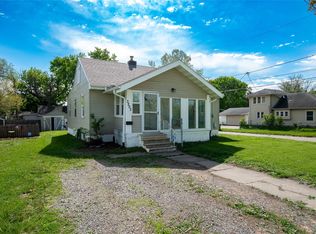 3203 Cambridge St, Des Moines, IA 50313