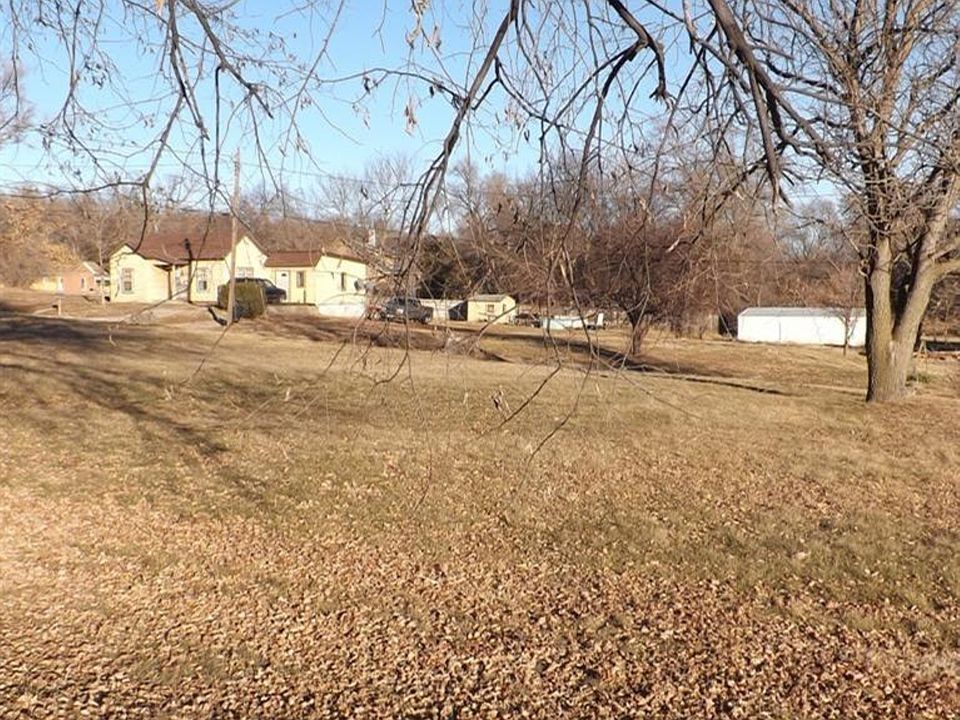 2nd image of 315 E 1st St