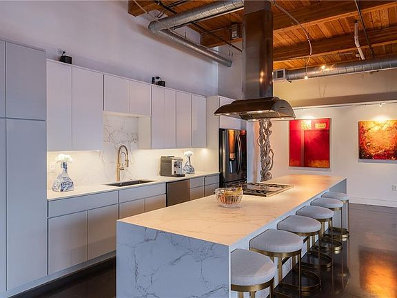 2nd image of 210 W 5th St APT 207