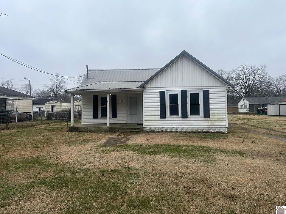 1st image of 2032 Center St