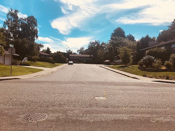2nd image of 500 Surrey Ct