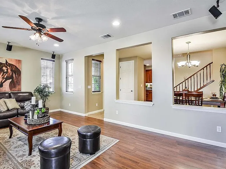 5230 Fioli Loop — Photo 4