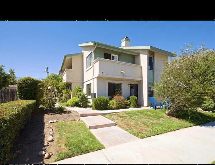1860 Pacific Beach Dr #1 — Photo 17