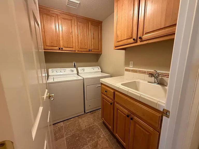 1014 Gamay Dr — Photo 6