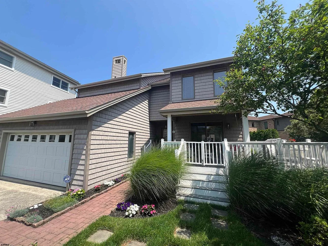 5 bed, 3770 sqft, $9,000 — Photo 2