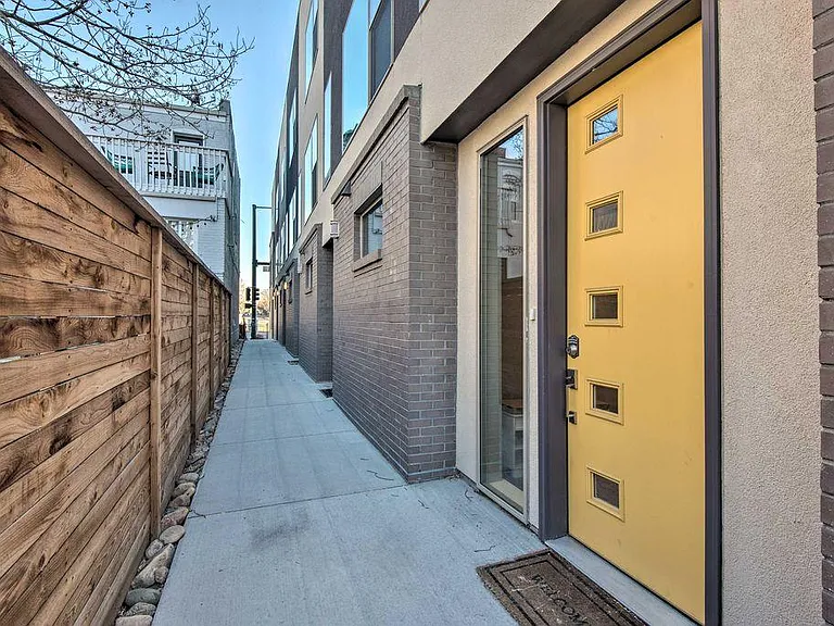 2065 N Downing St #7 — Photo 2