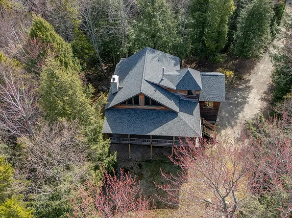 127 Round Top Ln, Keene, NY 12942