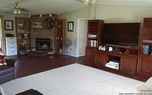 3rd image of 515 County Road 342