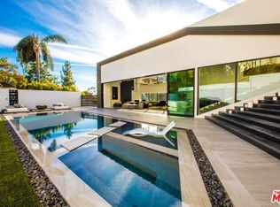 2210 N Bowmont Dr, Beverly Hills, CA 90210