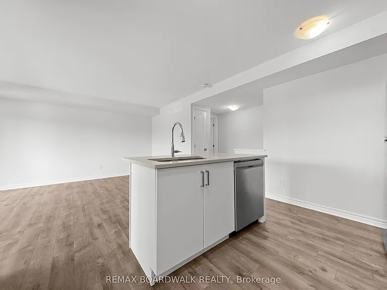780A March Rd #29 — Photo 5