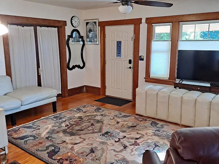 10927 NE Glisan St — Photo 5