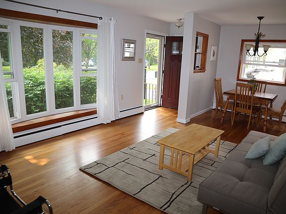 4th image of 4 Elizabeth Ln