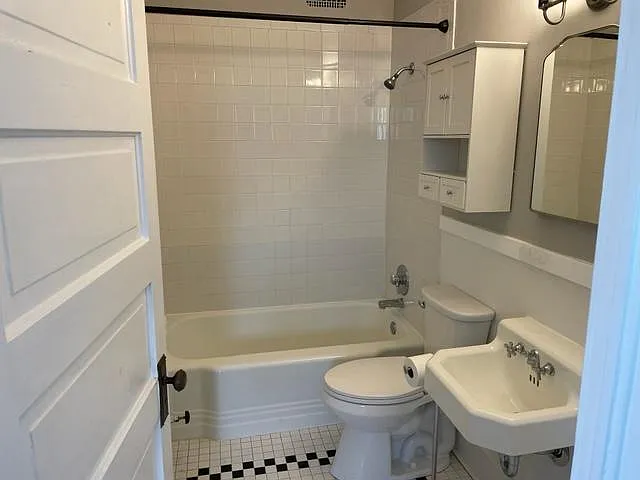 1 bed, 500 sqft, $1,600 — Photo 3