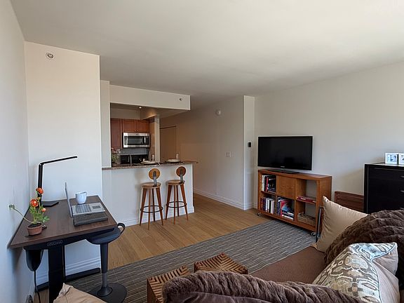 4th image of 1500 Lexington Ave APT 15C