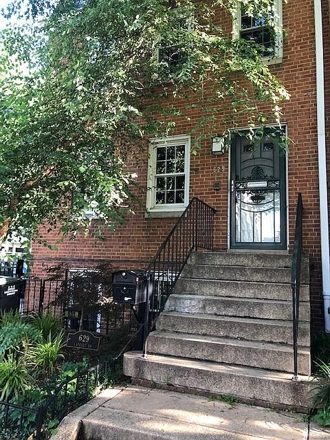classic MCM rowhouse one block from the Wharf, 1.5 miles to US Capitol, 2 blocks to freeway, 4 blocks to L'Enfant Plaza and Waterfront Metro stations