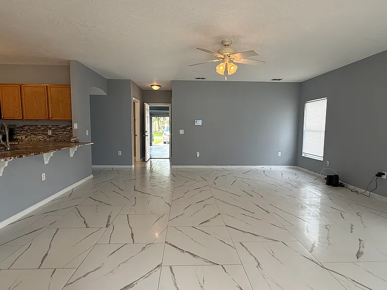554 Bristol Cir — Photo 18