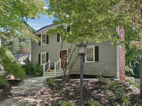 33 Bay Colony Dr, Ashland, MA 01721