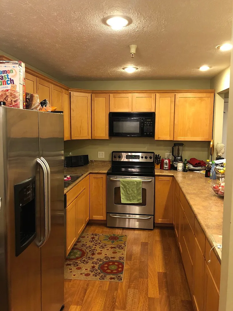 Price Reduction: 3 Bdrm Available August 2026! Monthly Rent Is $1,400 — Photo 2