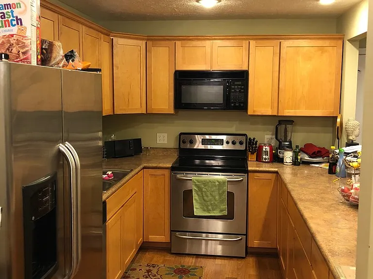 3200 E John Hinkle Pl #D — Photo 2