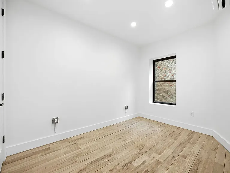 49 W 55th St #5R — Photo 6