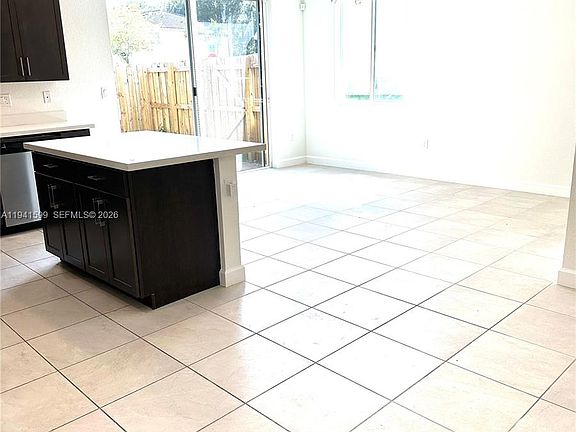 3rd image of 2418 SE 10th St #2418