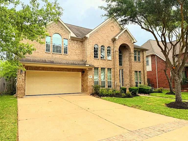 2214 Jurgensen Ln — Photo 2