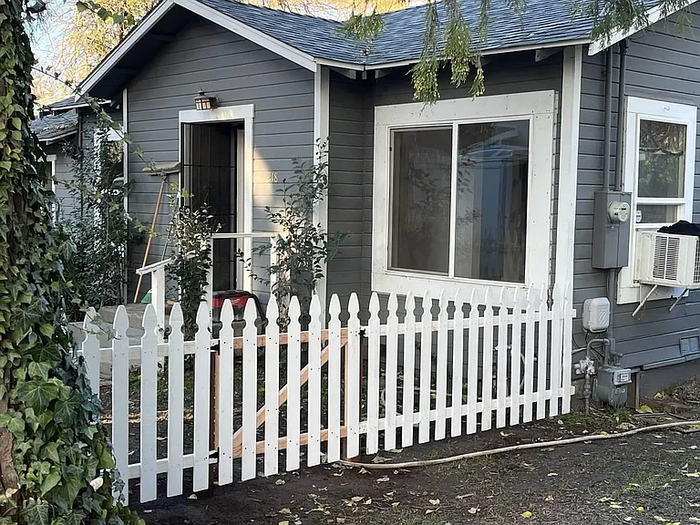 1218 N Cedar St — Photo 1