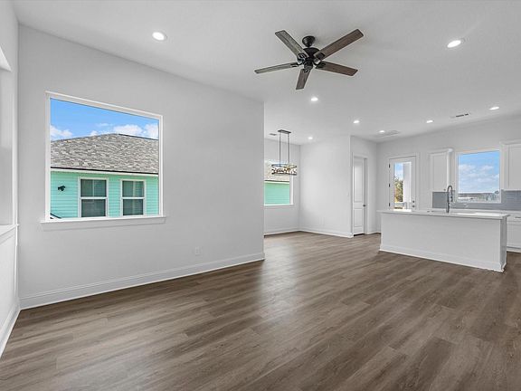 4th image of 3903 Pirates Beach Cir