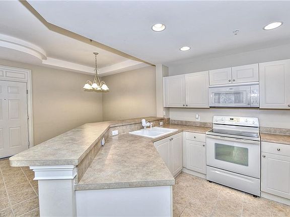 4th image of 1514 SW 50th St APT 104